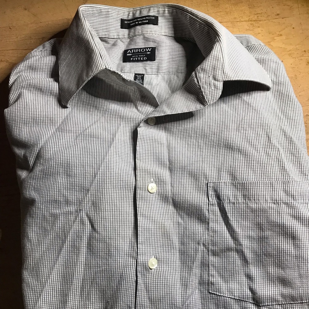 Arrow Fitted Long Sleeve Button Down Shirt -Medium